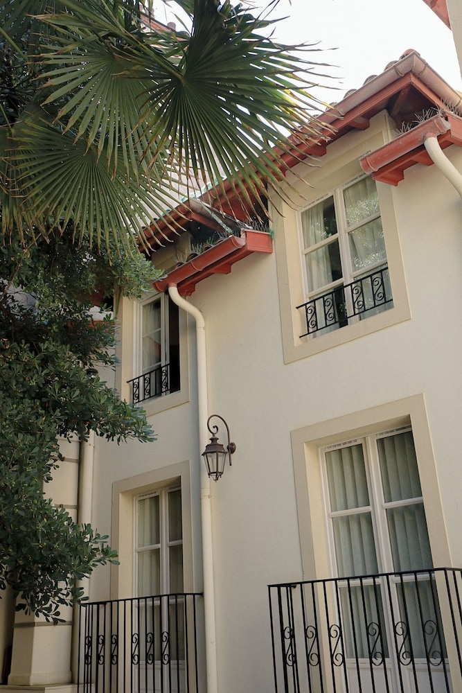 ALFRED HOTELS Port-Vieux 4/50