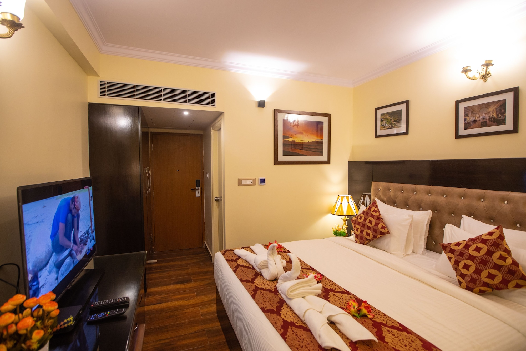 DELUXE, DOUBLE BED, CITY VIEW