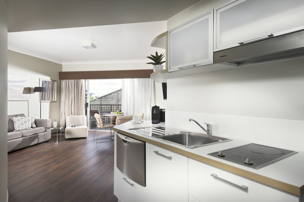 Grand Hotel And Apartments Townsville 15/20