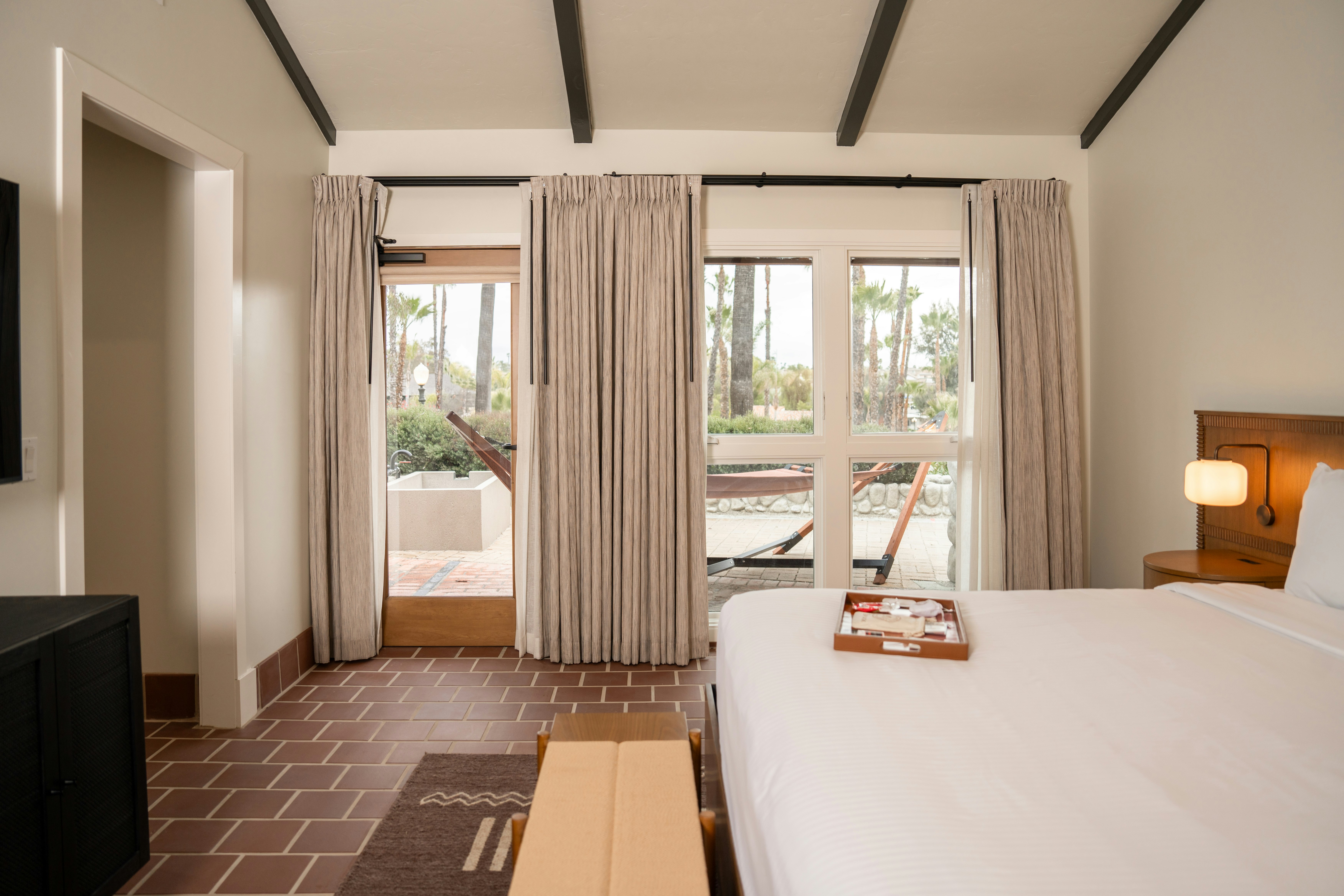 Suite, King Bed, Adult Only, Hill Side