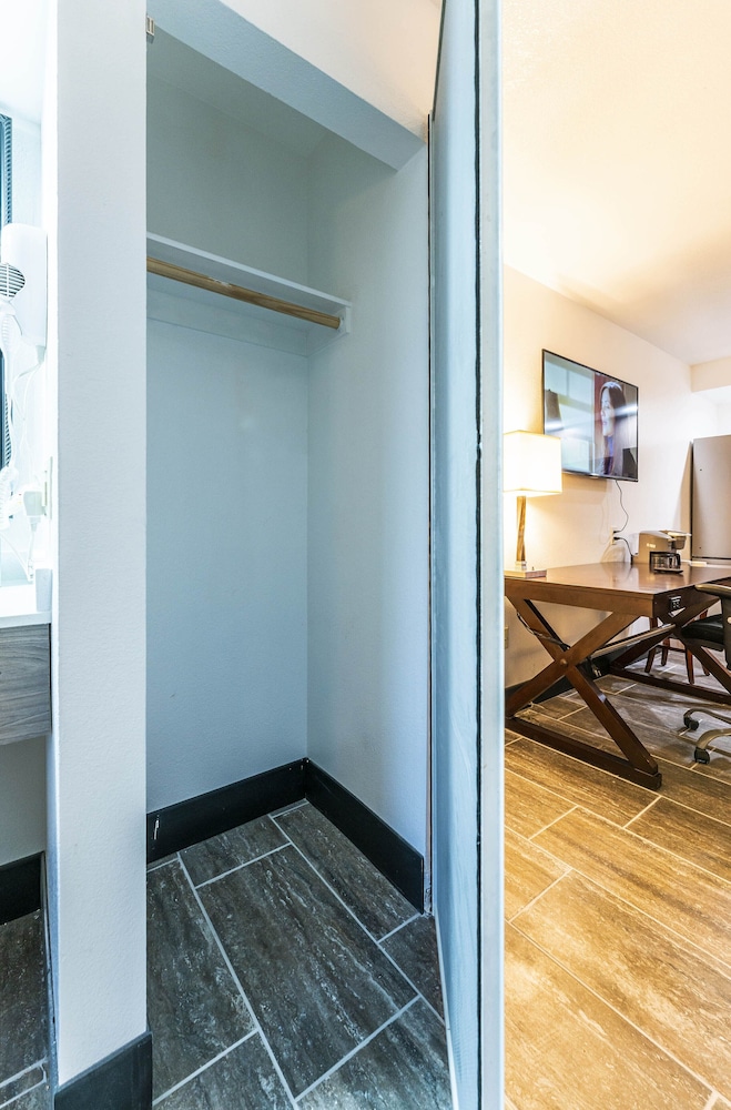Metro Tempe Extended Stay 54/55