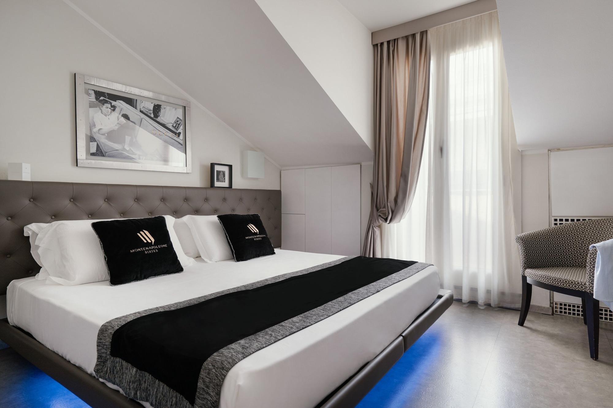 BUSINESS, SUITE