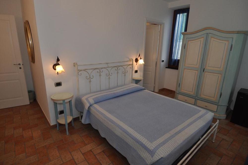 Sandra Villa Rooms 7/43