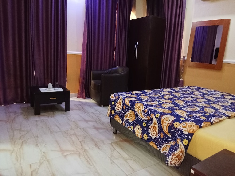 B's Hive Hotel & Suites 14/30