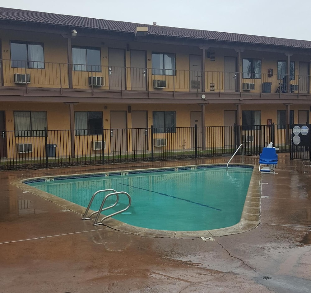Best Economy Inn n Suites 7/67