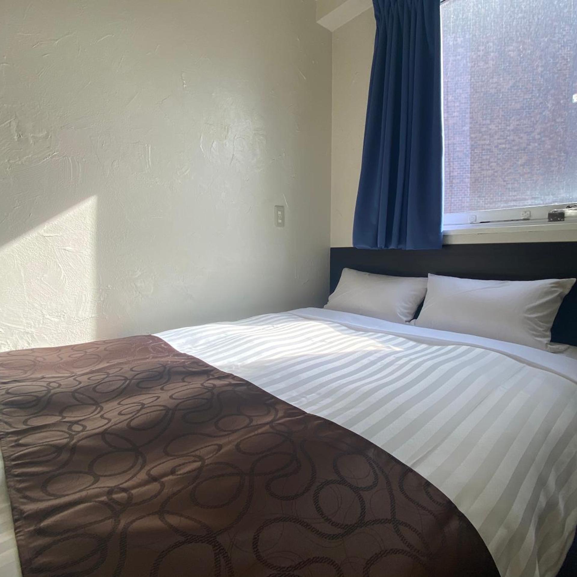 ROOM, DOUBLE BED