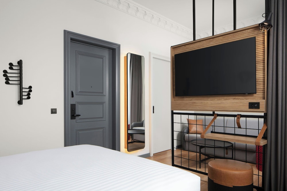 Moxy Istanbul Beyoglu 18/50