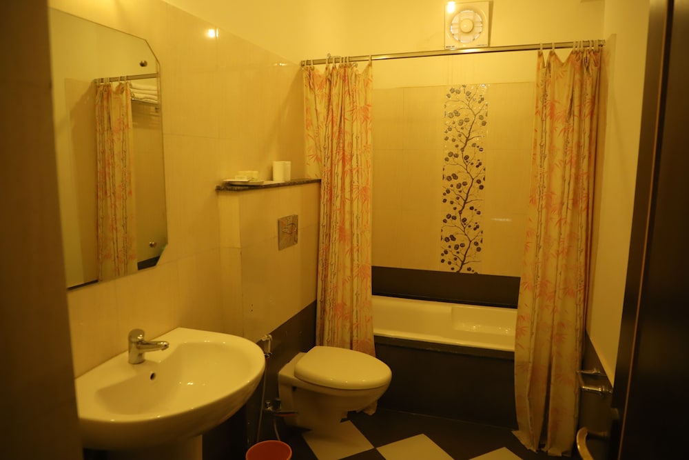 HIMMATGARH PALACE 26/28