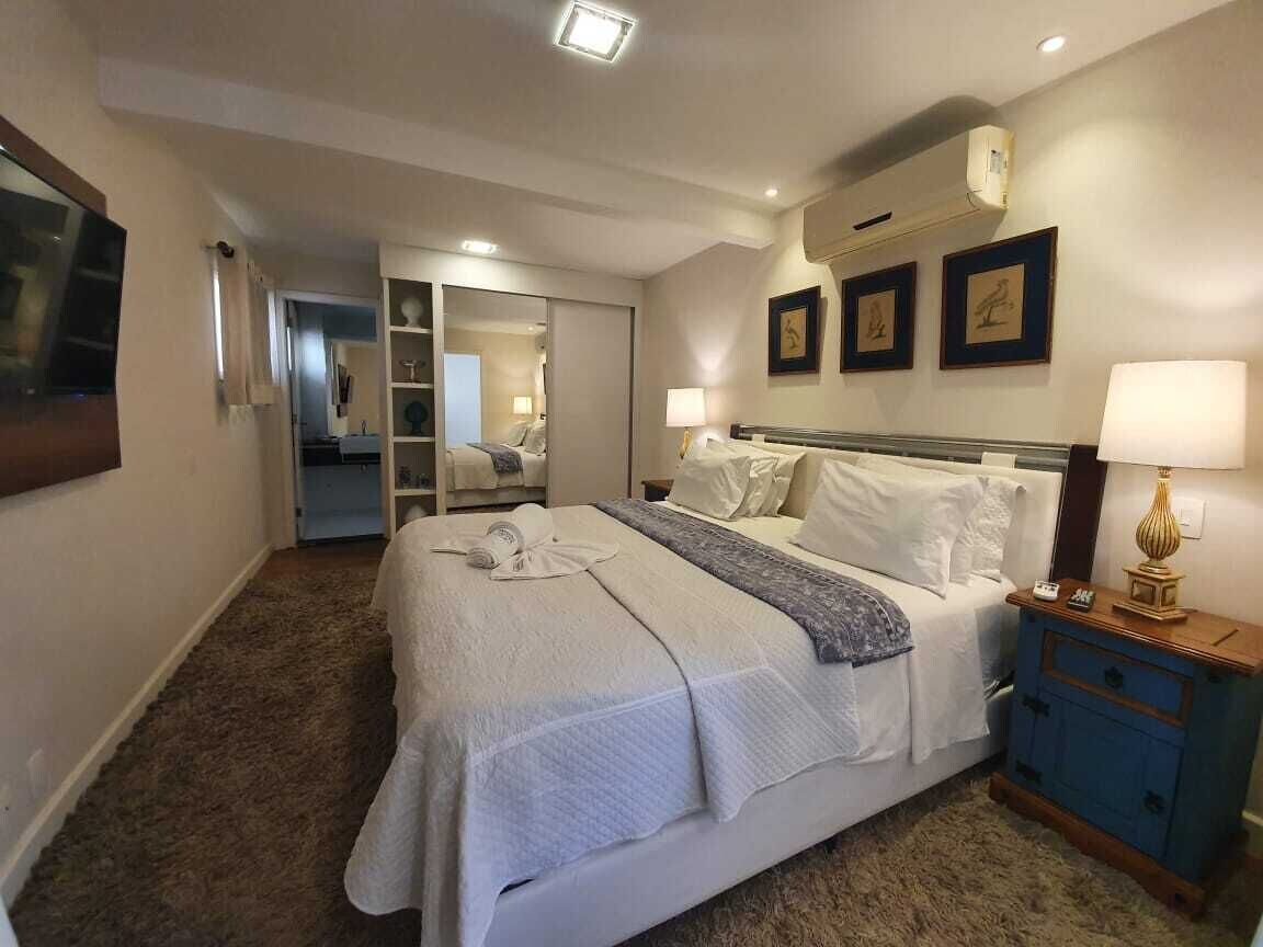 DELUXE, DOUBLE OR TWIN BED