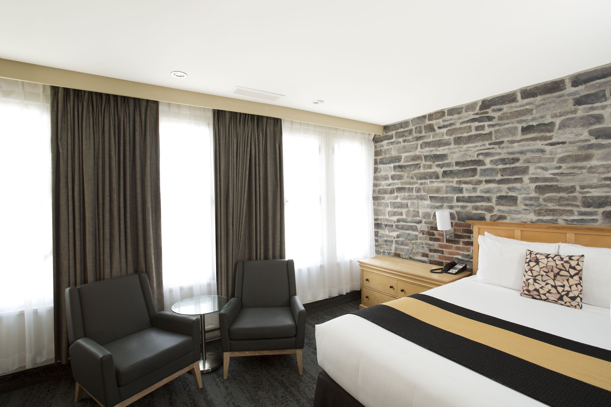 SUPERIOR, KING BED