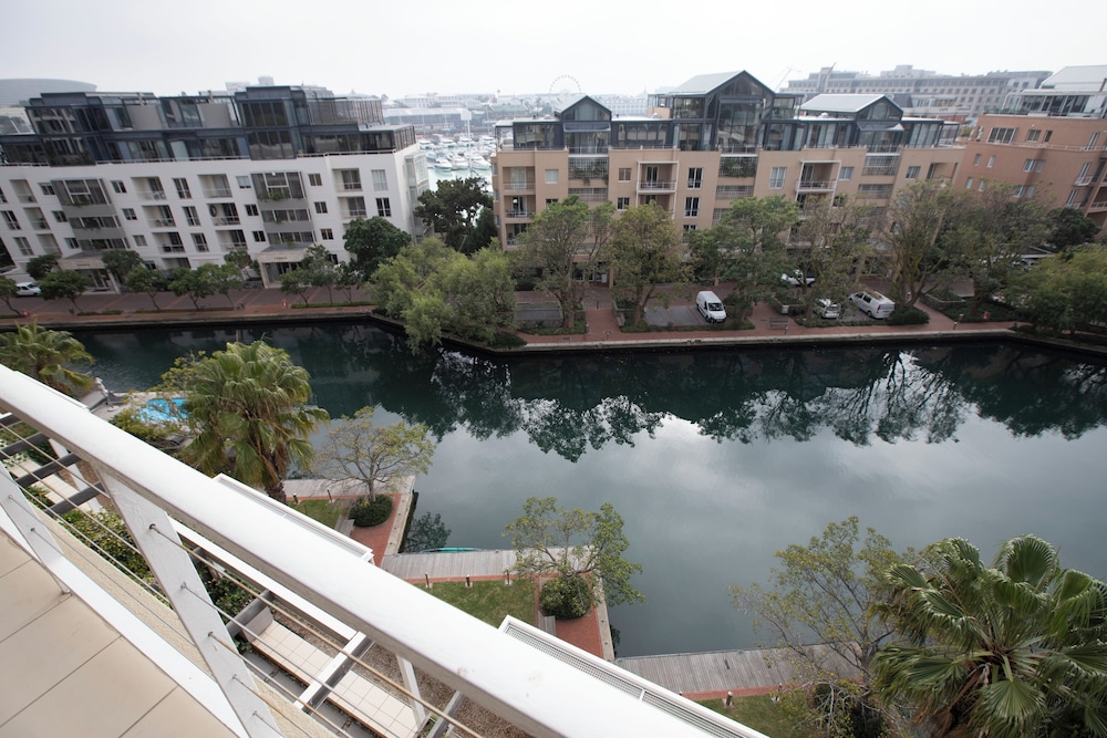 Mountain Marina Luxury Apartments 3/50