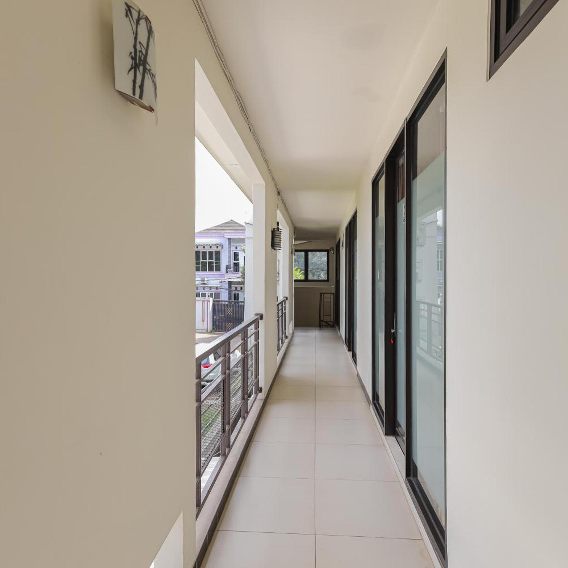RedDoorz Syariah near Green Park Jatiwarna 27/50
