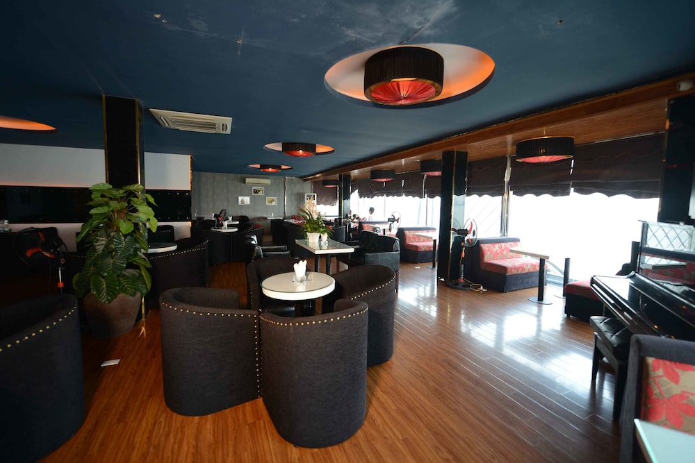Sunset Westlake Hanoi Hotel 58/74