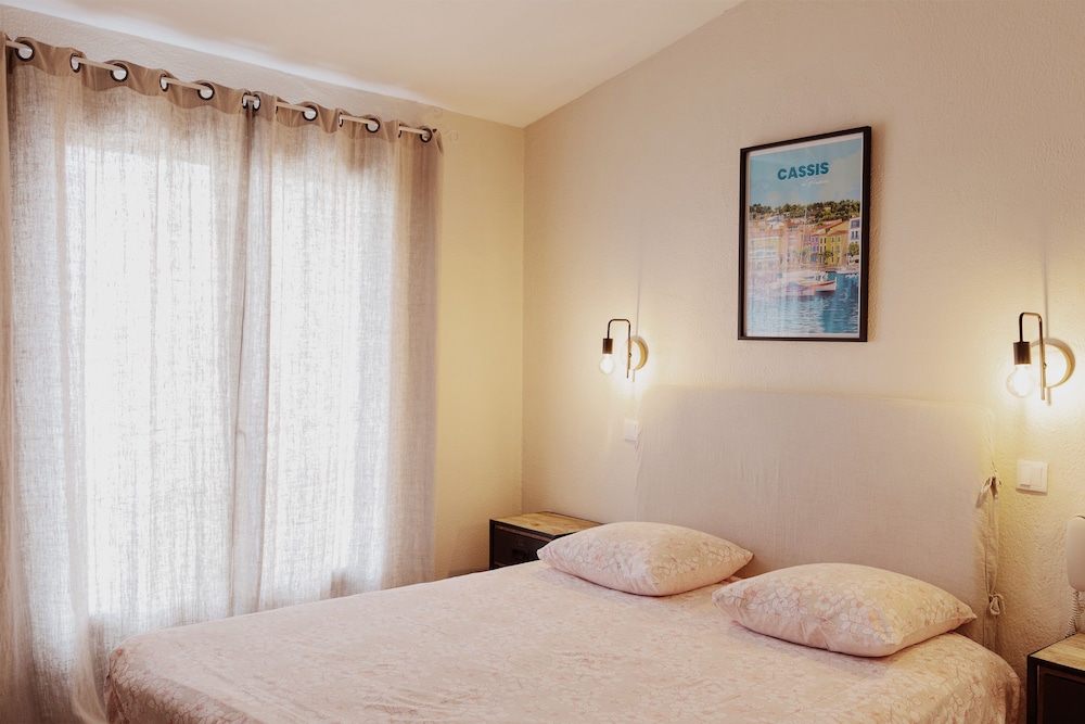 Coq Hotel 17/50