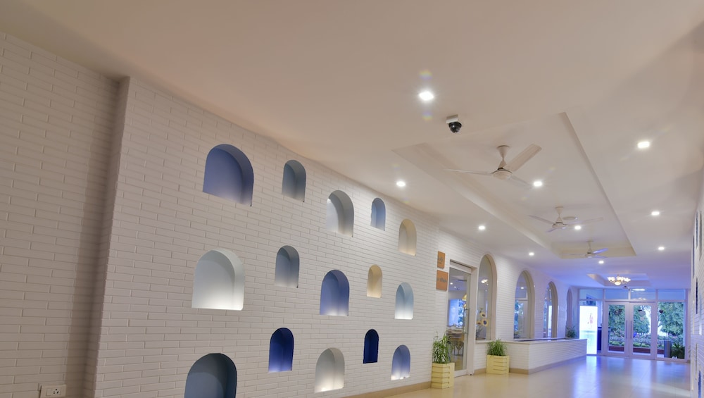 Peerless Sarovar Portico 3/45
