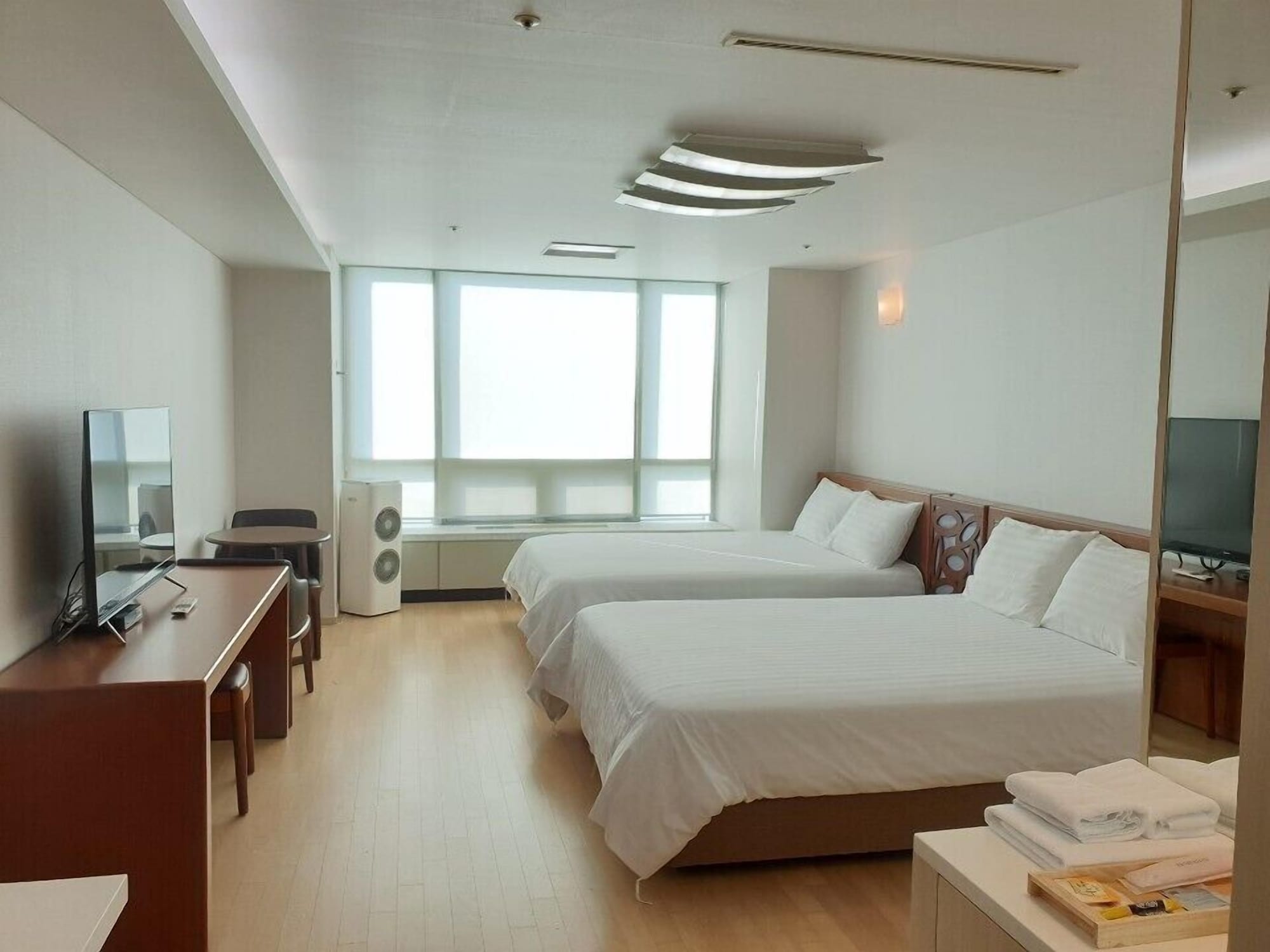 DELUXE, TWIN BEDS