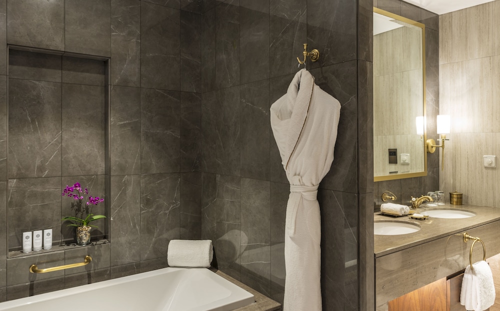 Al Habtoor Polo Resort 46/48