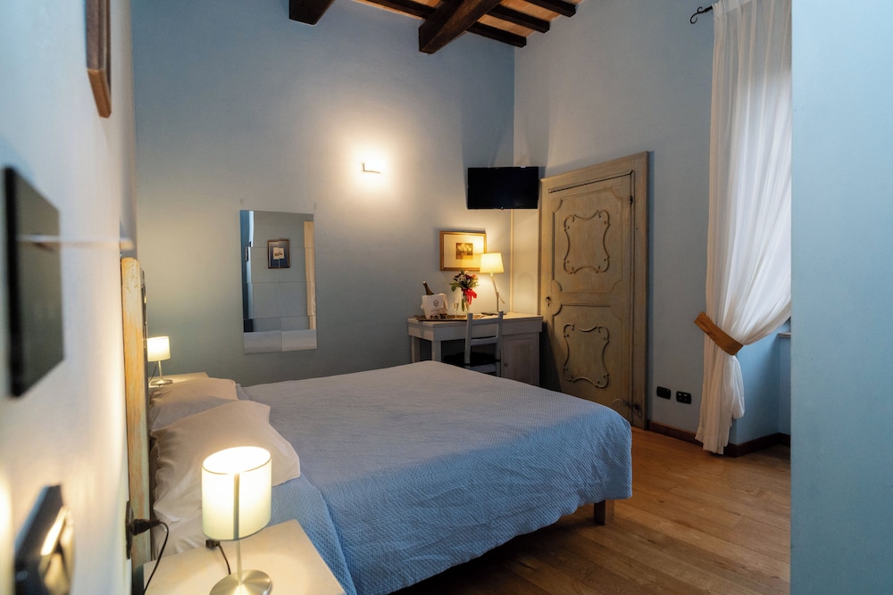 غرفة كلاسيكية بسرير كوين، Castello di Baccaresca 2/10