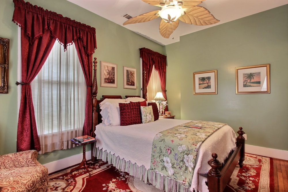 Green Palm Inn 8/25