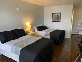 Brewer Motor Inn 13/25