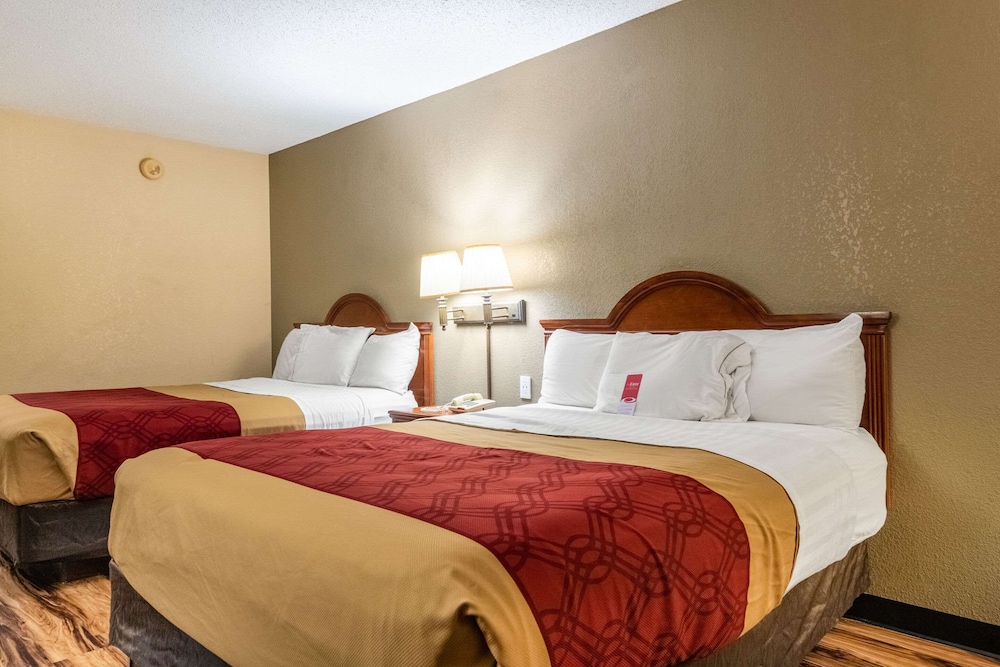 Econo Lodge Hillsboro I-35 16/35