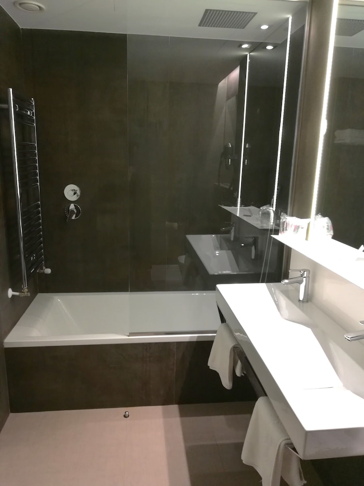 Hotel Spa Ciudad de Binefar 40/43