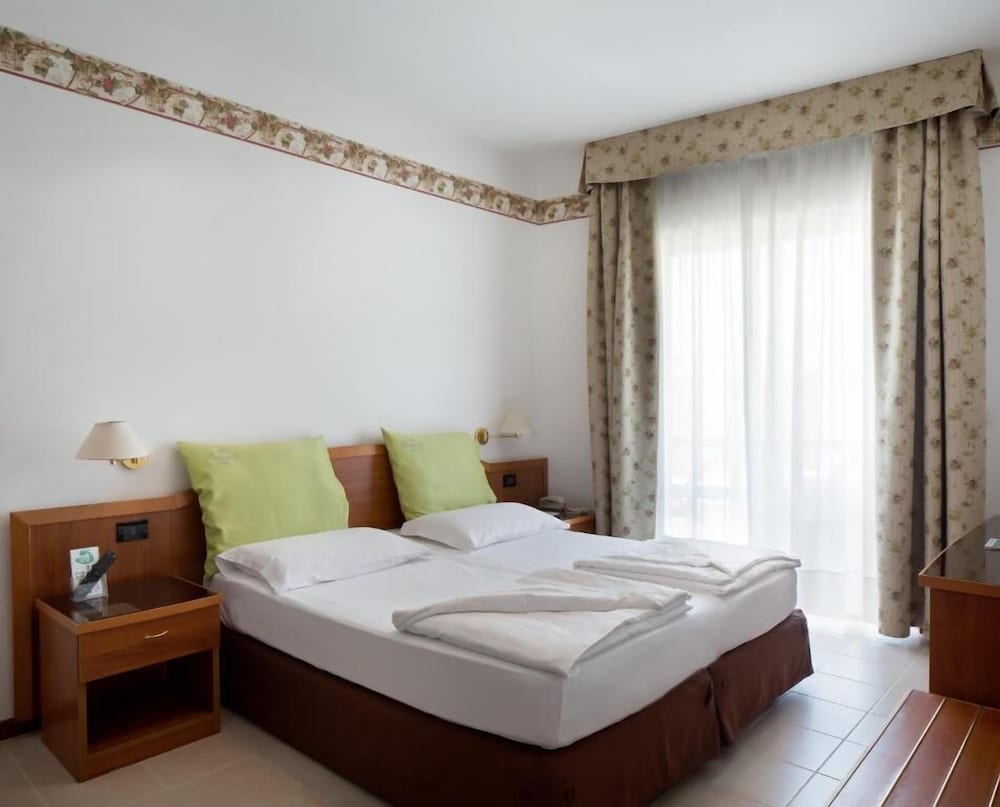 STANDARD, DOUBLE OR TWIN BED