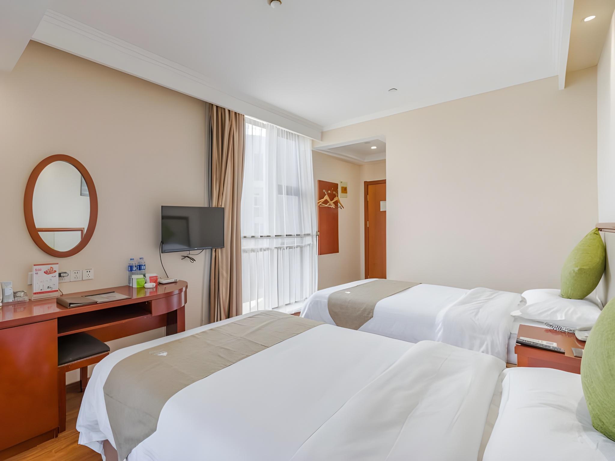 ROOM, TWIN BEDS
