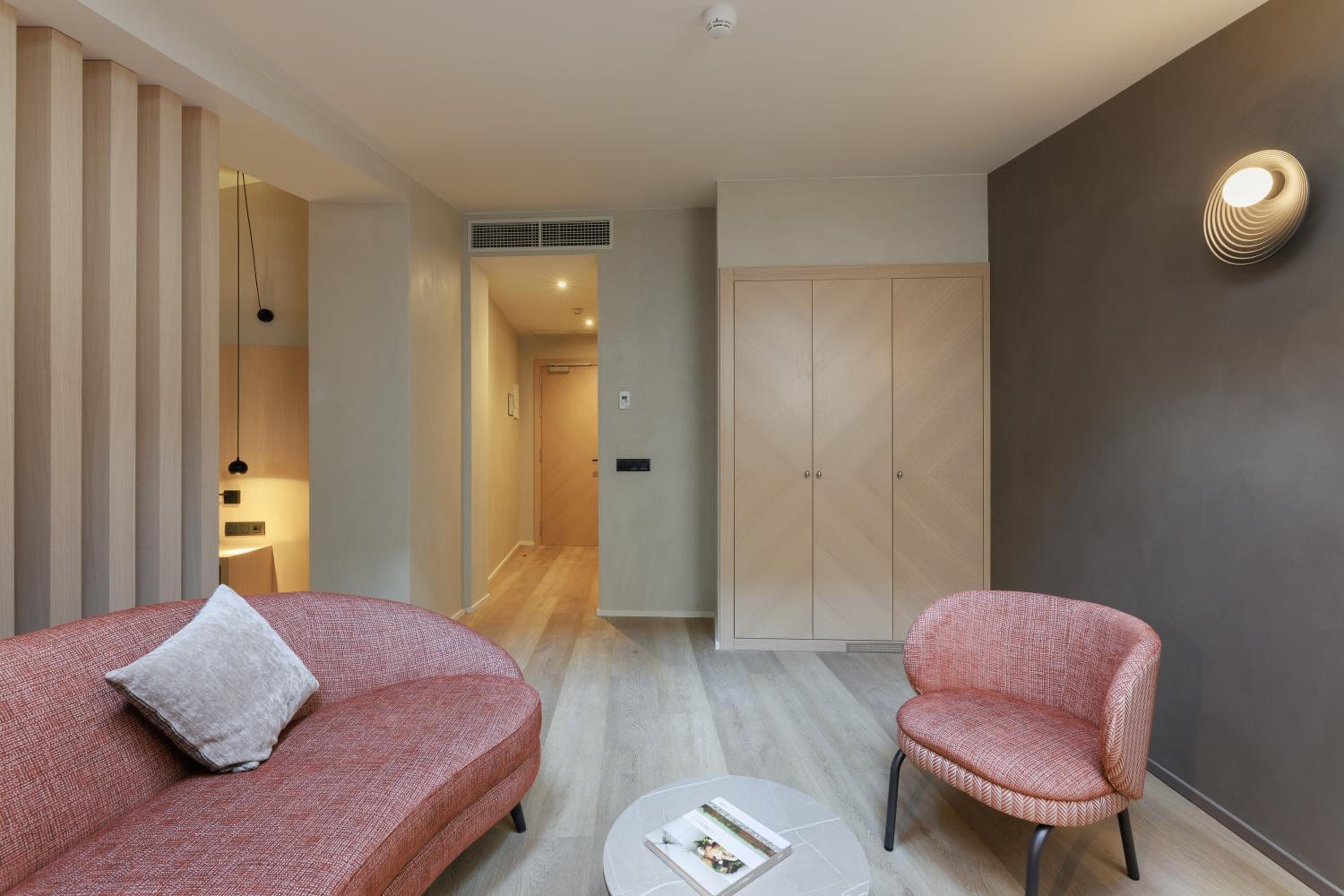 غرفة بريميوم رباعية، Gran Hotel Barcino 6/9