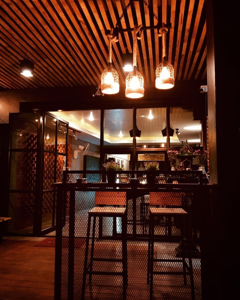 84 Gallery - Hostel 38/42