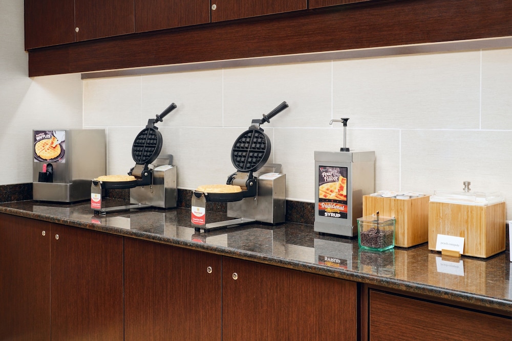 Residence Inn Fort Myers at I-75 and Gulf Coast Town Center 9/53