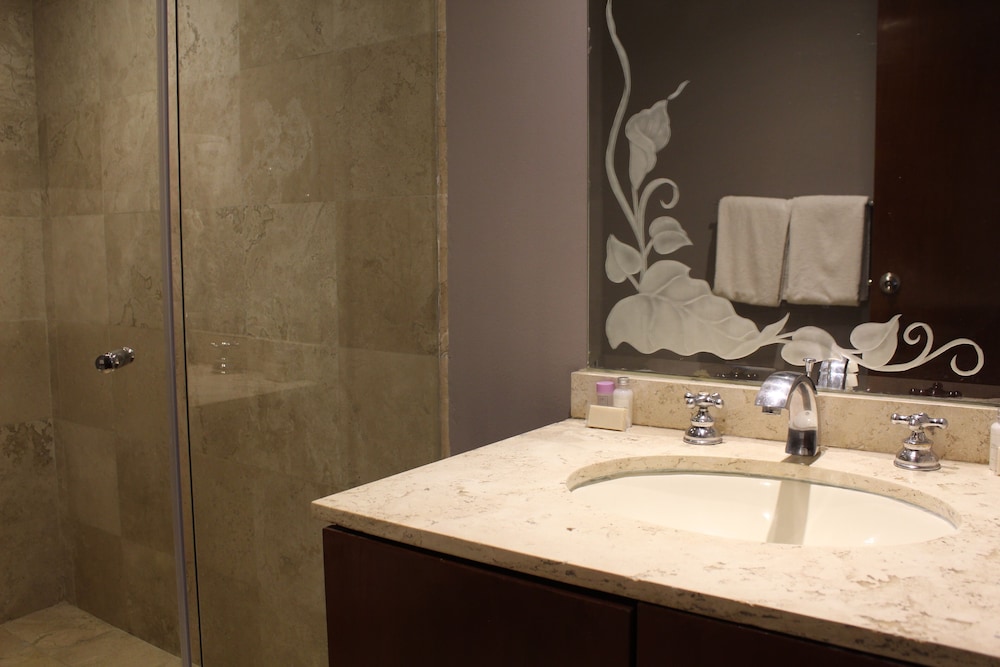 Suites Hipolito Taine 50/50