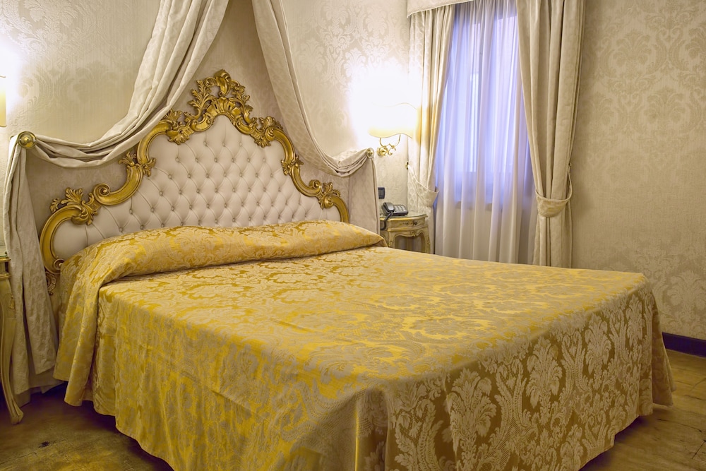 HOTEL NOEMI 10/45