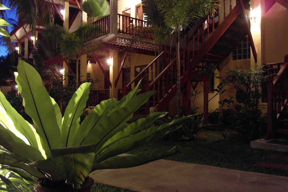 Palm Village 18/67