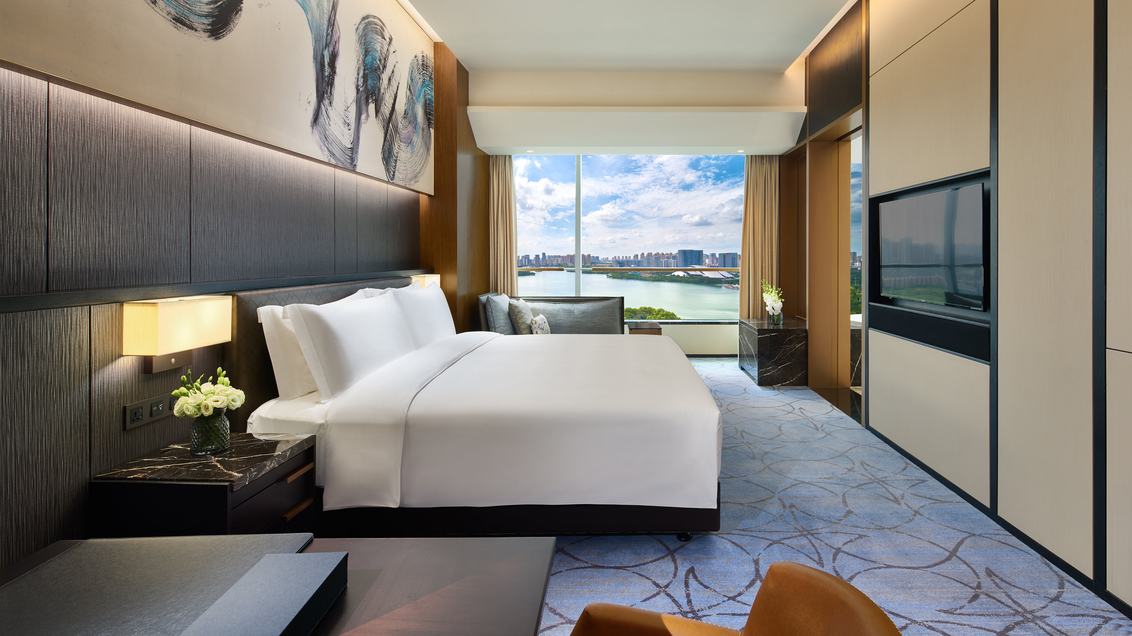 Swan, Premium, King Bed, Lake View, Lounge Access