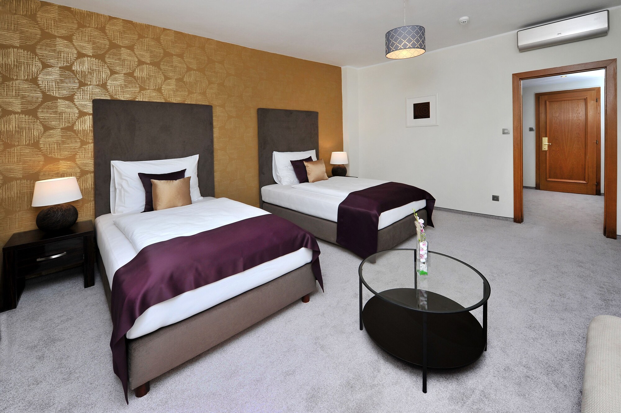 DELUXE, DOUBLE BED