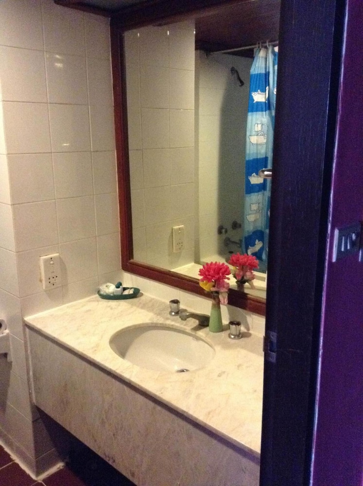 Diamond River Ping Petch Ngam Hotel 30/52