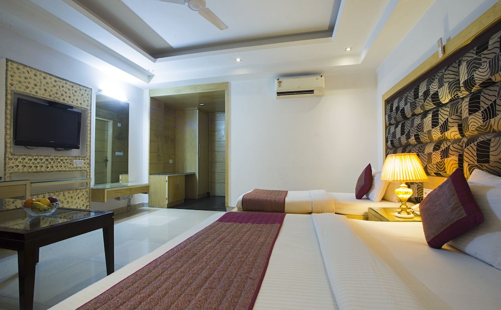 HOTEL KRISHNA DELUXE 33/70