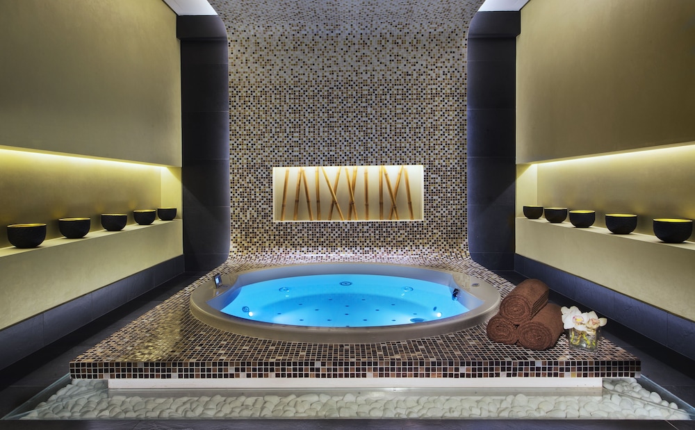 swimming pool spa