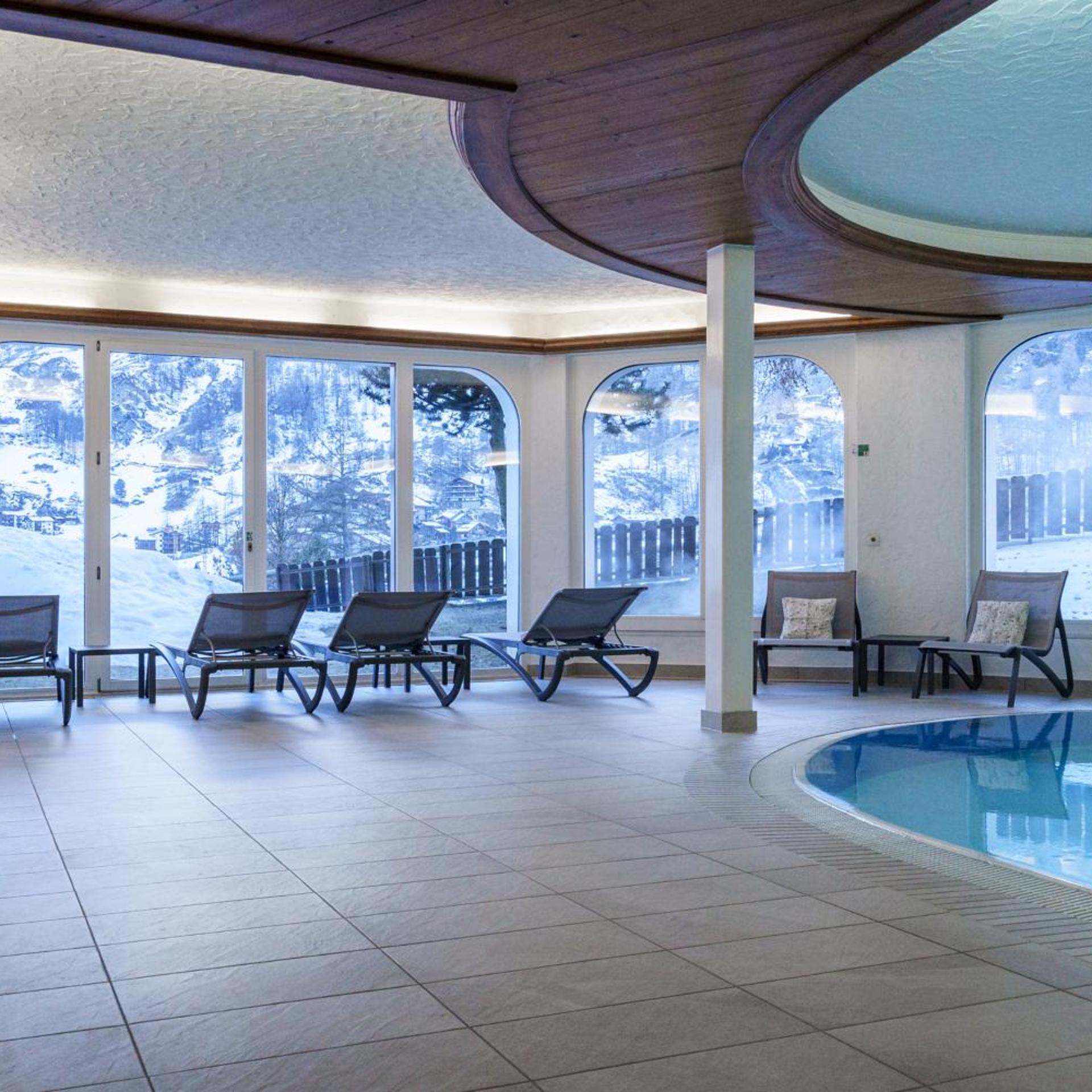 HOTEL ALPENROYAL 35/55