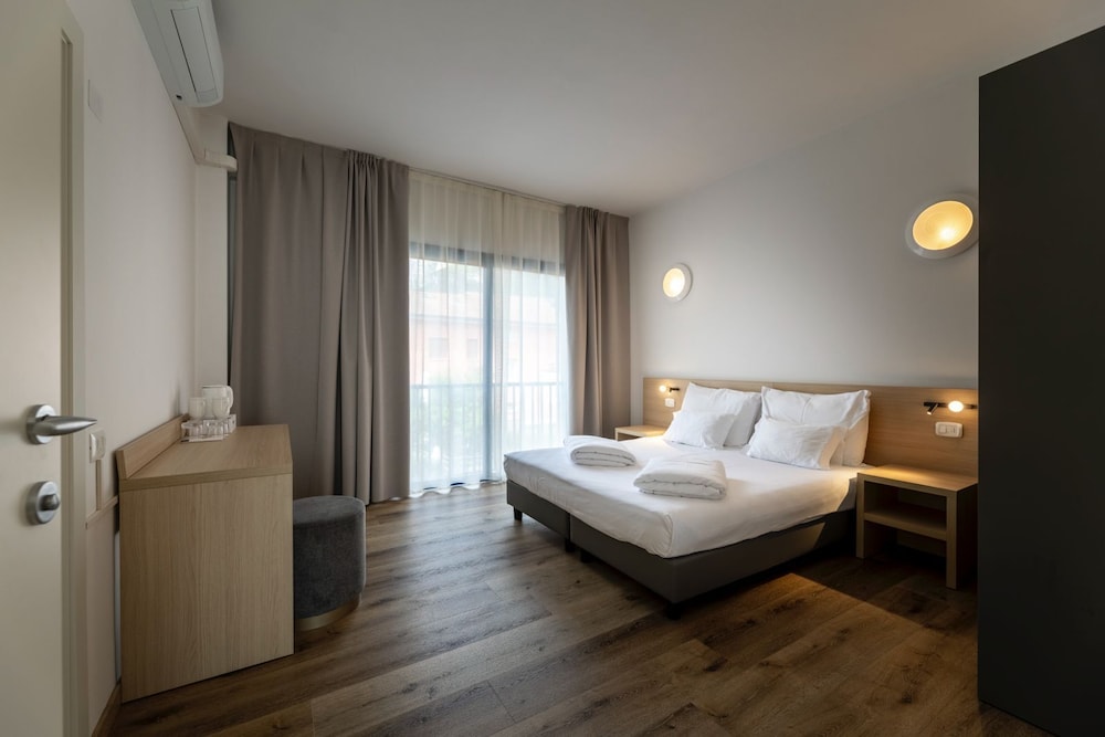 Hi Hotel 13/47