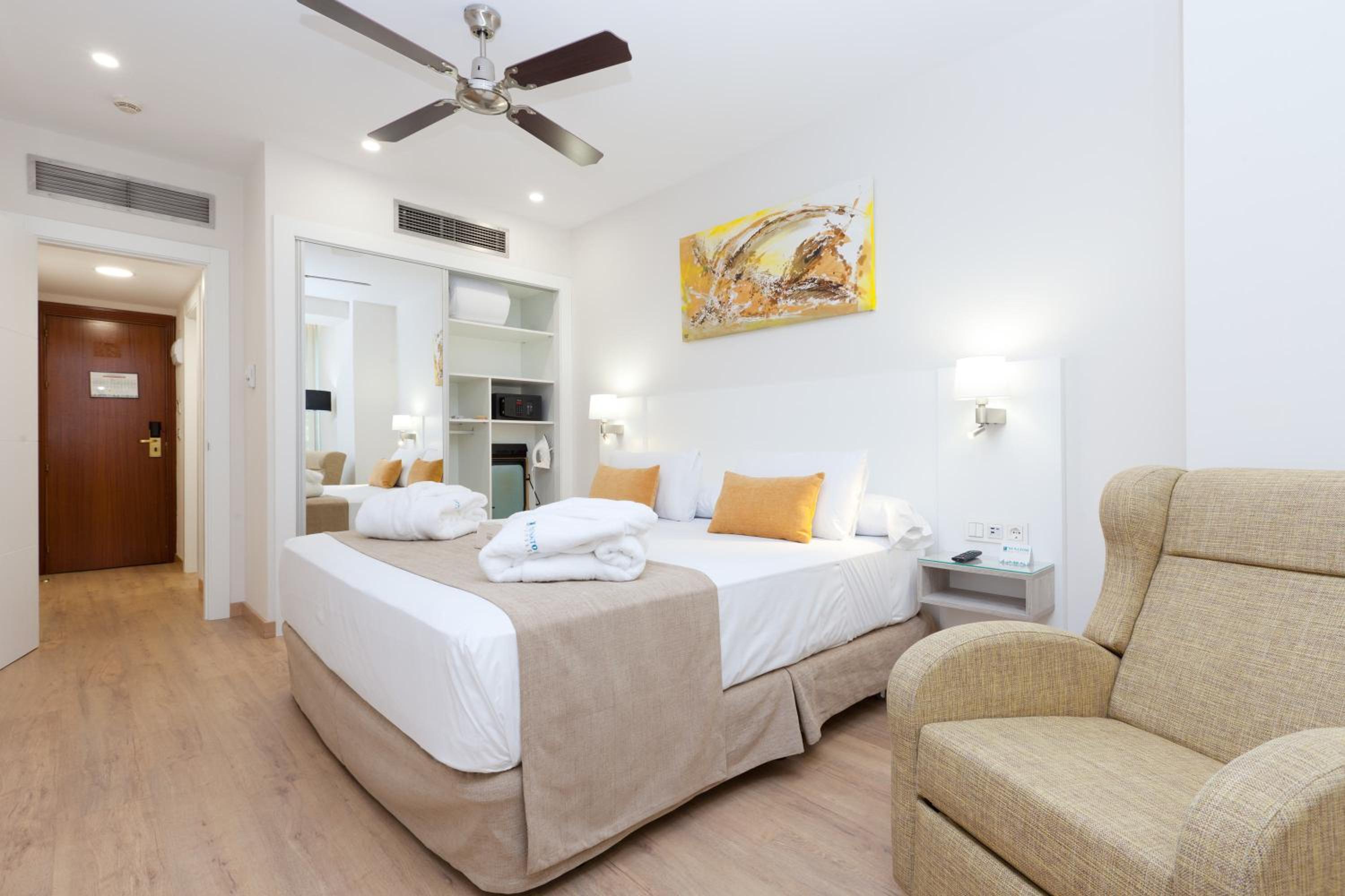 Room, Single, Double or Twin Bed