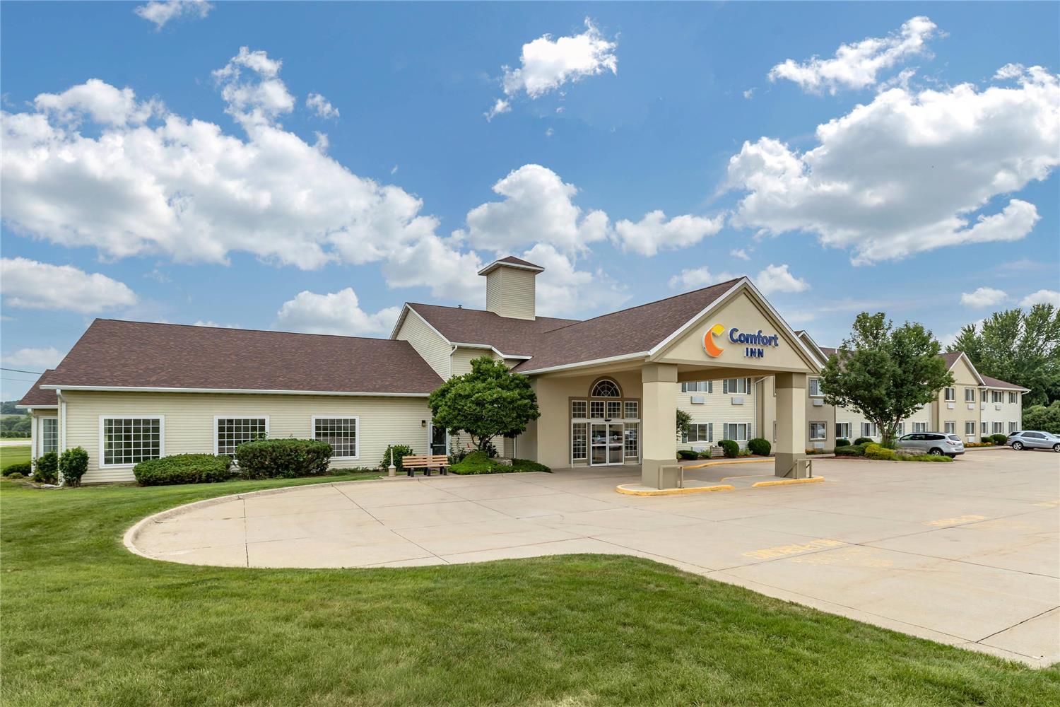 Comfort Inn Dyersville Near Field of Dreams 22/22