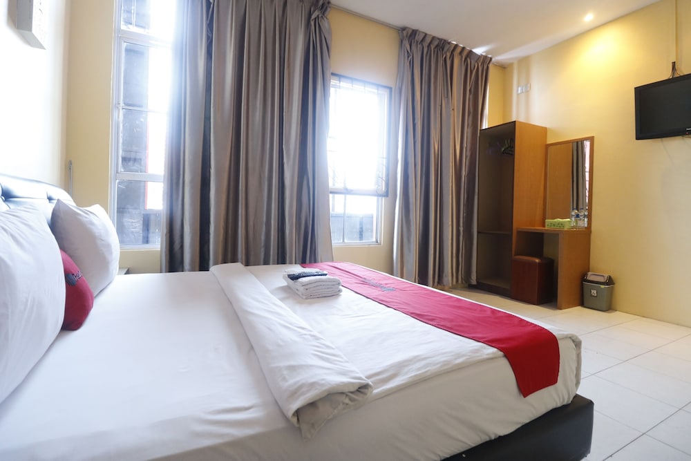 Reddoorz Plus Near Dc Mall Batam 12/39