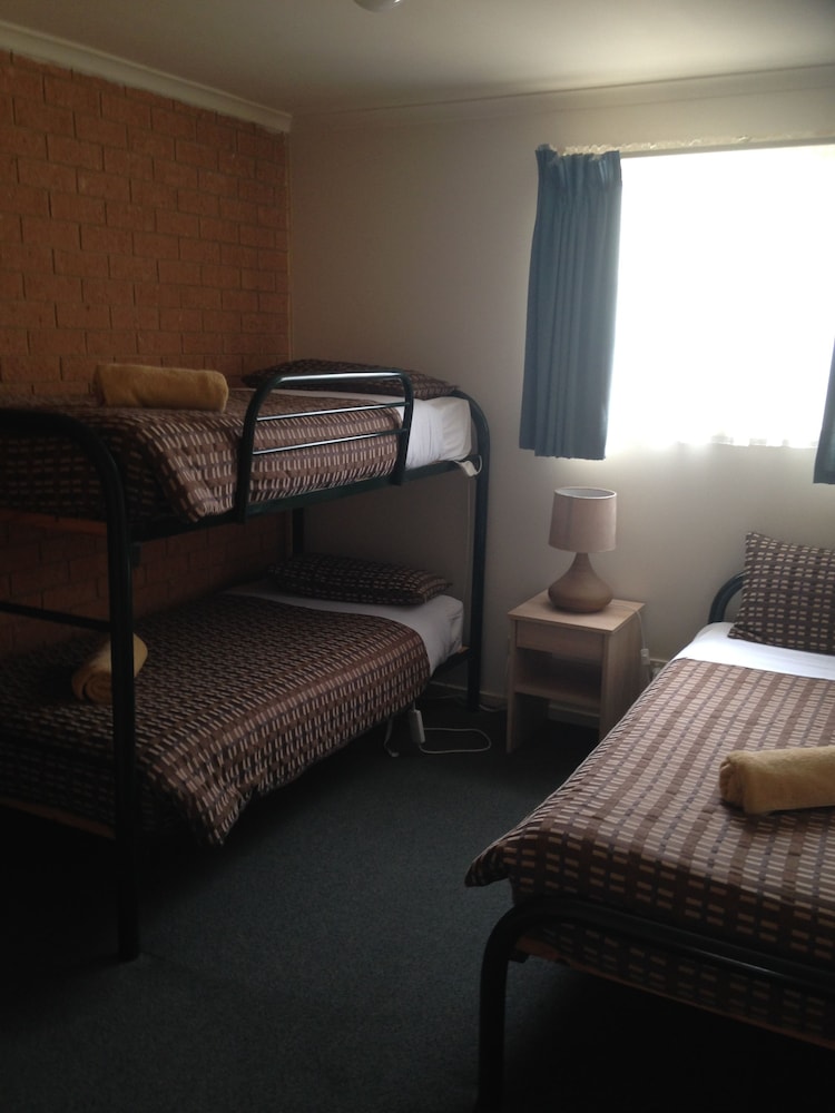 Beachcomber Motel And Apartments 20/63