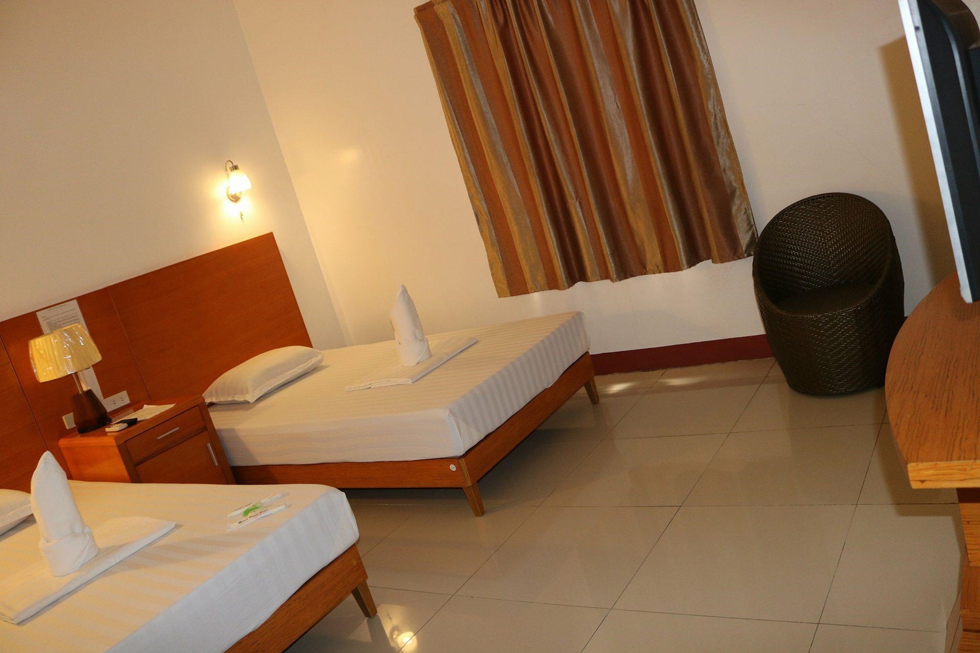 DELUXE, TWIN BEDS