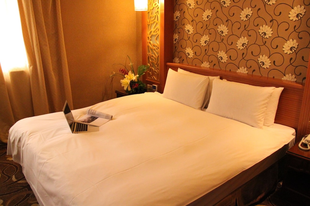 Crystal Hotel 24/67