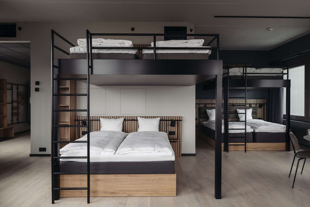 ROOM, XXL