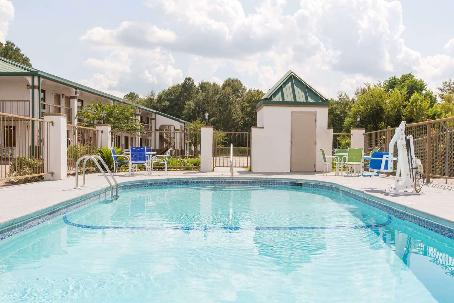 Super 8 by Wyndham Dothan 4/26
