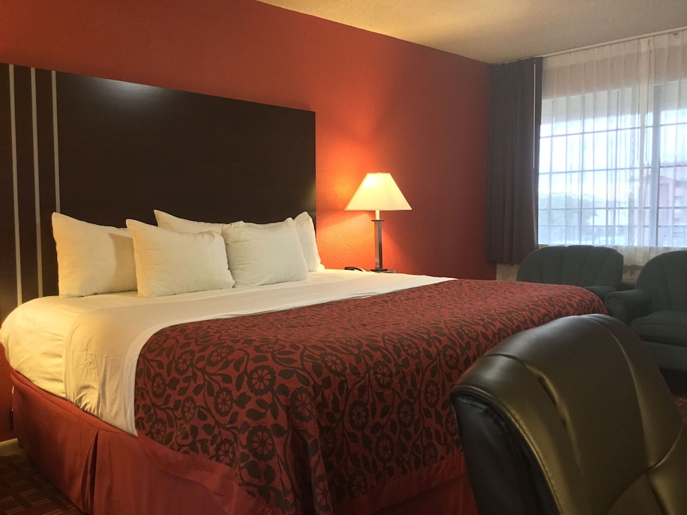 Howdy Hotel 10/33